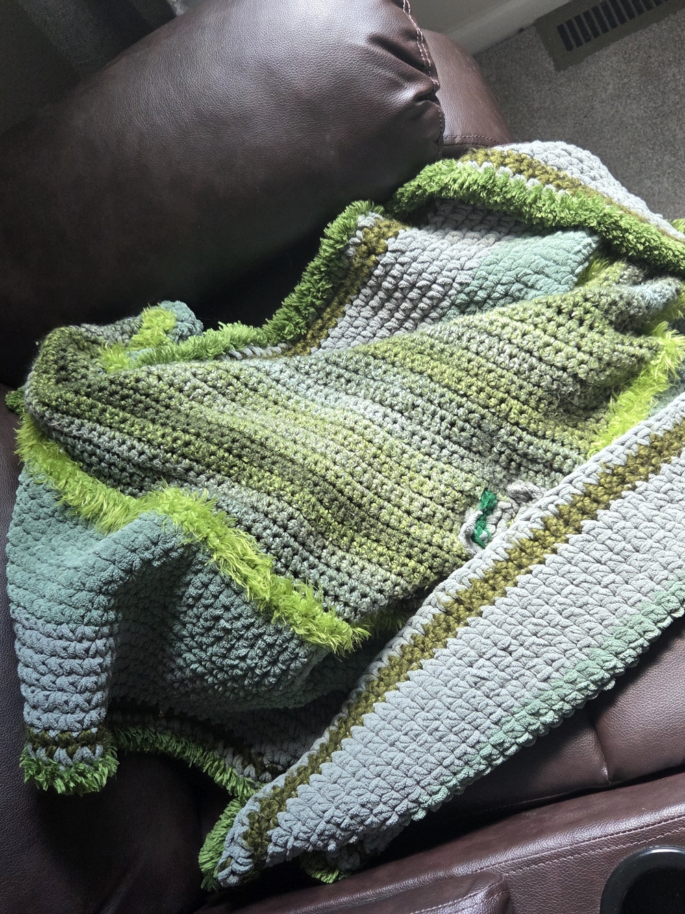 Textured Green Knit Throw Blanket with Fringe